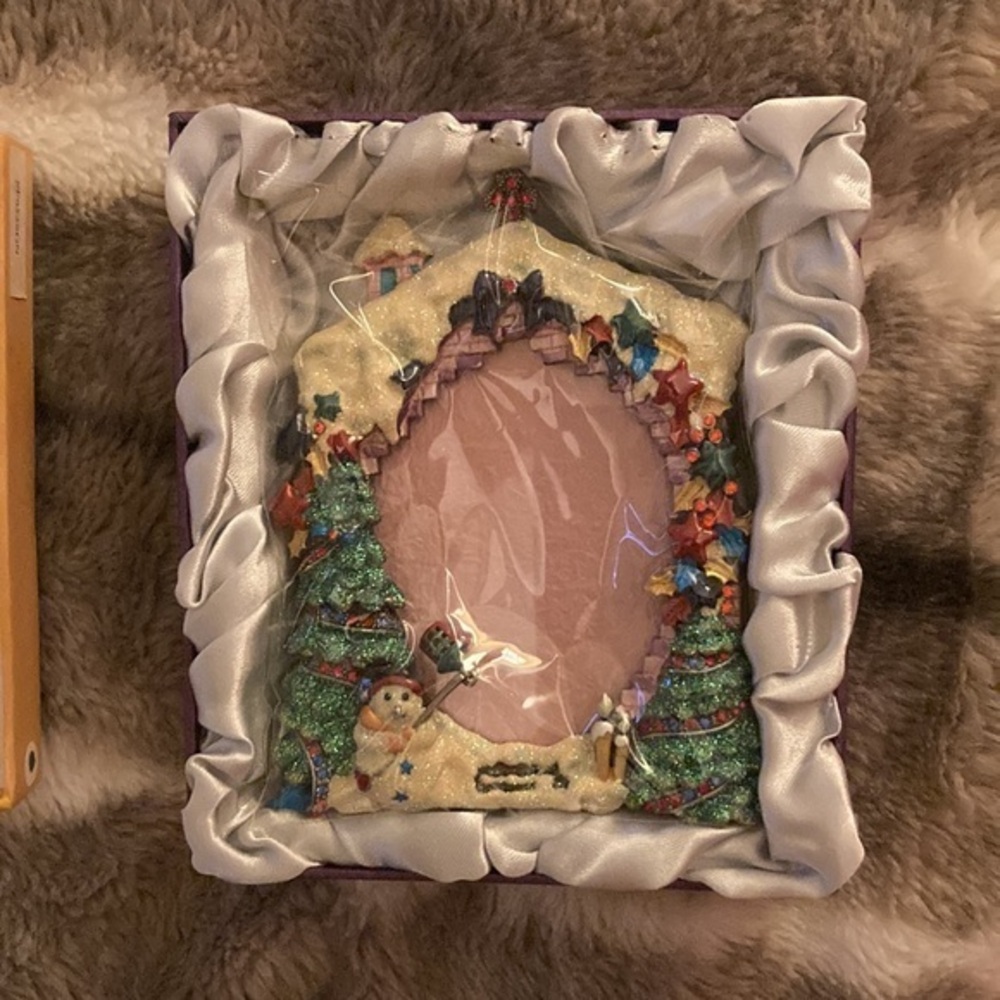 Brand new still sealed Rucinni Christmas Frame